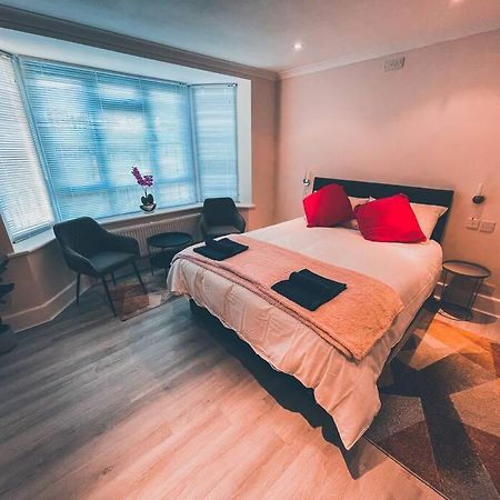 Апартаменты Modern 3 Ground Floor Parking And Garden Борнмут Экстерьер фото